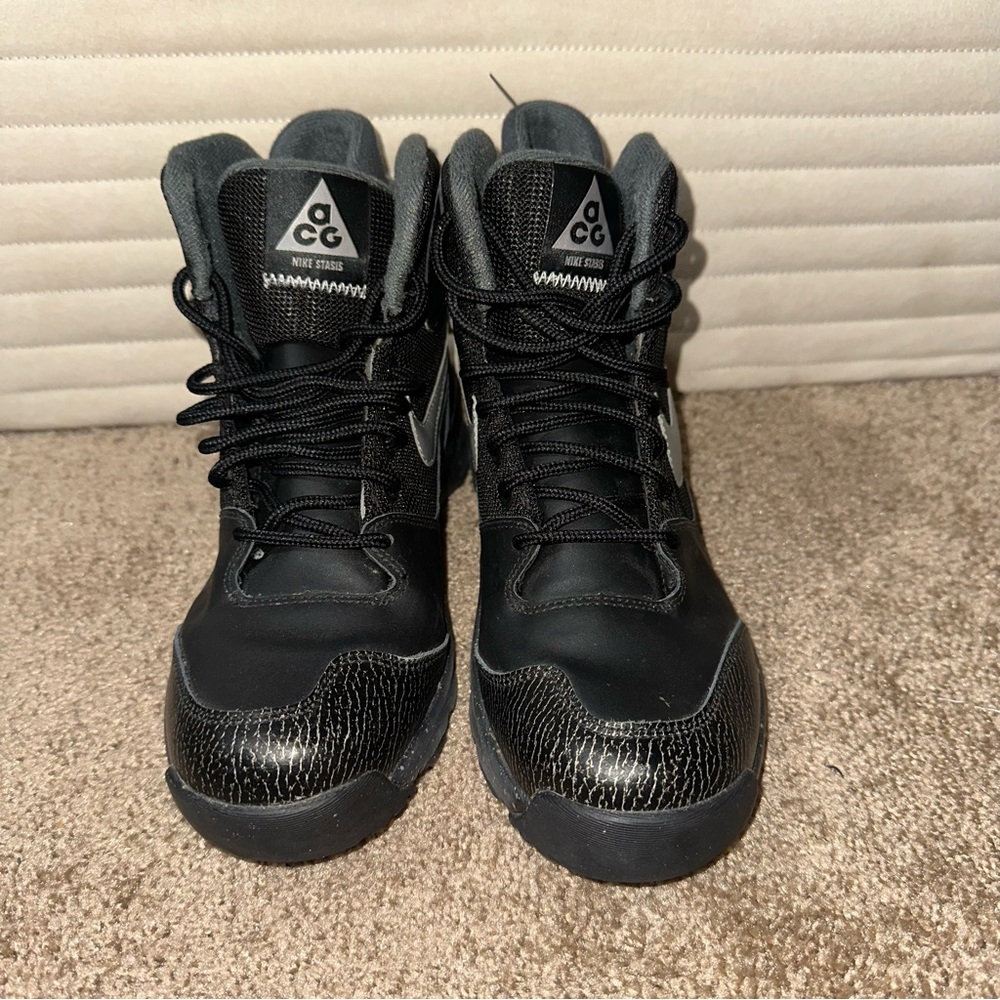 Nike ACG Sneakers - Black and Gray